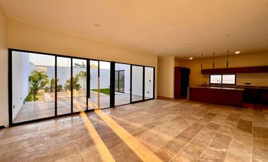 CASA EN VENTA EQUIPADA CON 1 RECÁMARA EN PB Y 3 RECÁMARAS EN PLANTA ALTA EN DZITYA