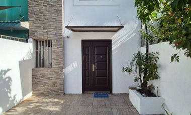 Casa Moderna en Renta, muy Céntrica!