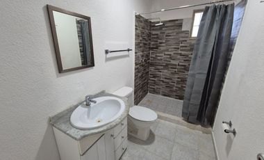 Casa Moderna en Renta, muy Céntrica!
