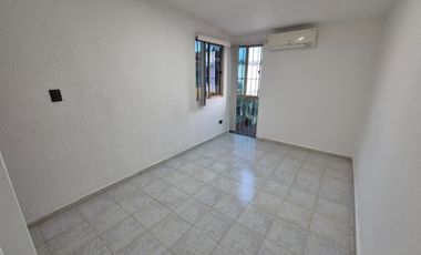 Casa Moderna en Renta, muy Céntrica!
