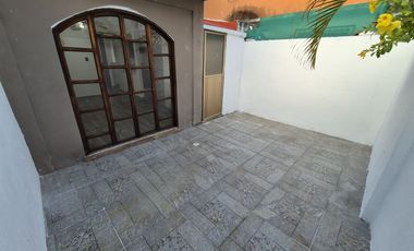 Casa Moderna en Renta, muy Céntrica!