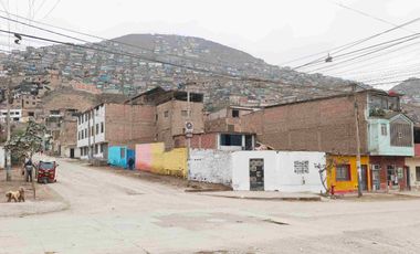 VENDO TERRENOS  VILLA MARIA TRIUNFO / AREAS 54 M2 / USD 42,000 DOLARES / AV. EL SOL  C/ JR. SAN ANTONIO CERCADO DE VMT.