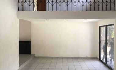 VENTA DE CASA EN LOMAS DE ATZINGO