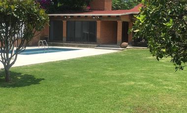 VENTA DE CASA EN LOMAS DE ATZINGO