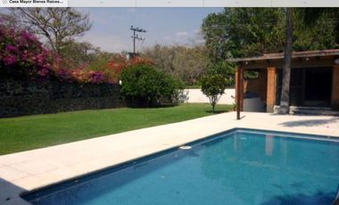 VENTA DE CASA EN LOMAS DE ATZINGO