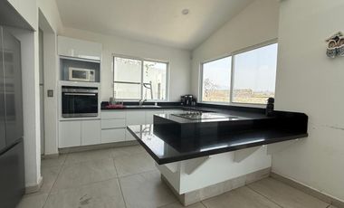 CASA EN VENTA EN FRACCIONAMIENTO LOMAS DE COCOYOC MORELOS