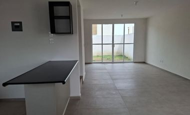 CASA EN RENTA FRACC. VILLAS SAN FERNANDO EN CALMAYA A 15 MINUTOS DE GALERIAS