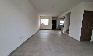 CASA EN RENTA FRACC. VILLAS SAN FERNANDO EN CALMAYA A 15 MINUTOS DE GALERIAS