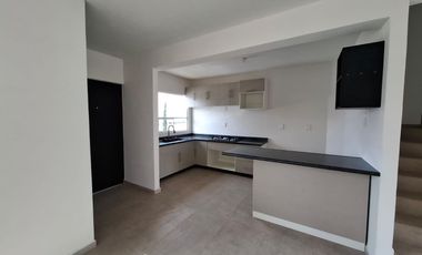 CASA EN RENTA FRACC. VILLAS SAN FERNANDO EN CALMAYA A 15 MINUTOS DE GALERIAS