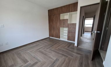 CASA EN RENTA FRACC. VILLAS SAN FERNANDO EN CALMAYA A 15 MINUTOS DE GALERIAS