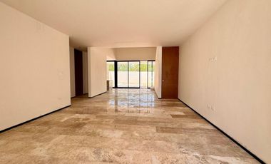 CASA EN VENTA DE 3 HABITACIONES CON ALBERCA Y CUARTO DE SERVICIO COMPLETO