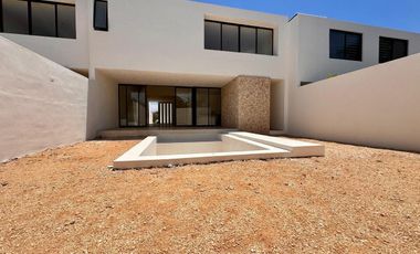 CASA EN VENTA DE 3 HABITACIONES CON ALBERCA Y CUARTO DE SERVICIO COMPLETO