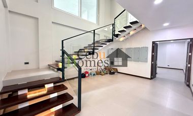 Brand New 6 Bedroom House in Maria Luisa for Sale