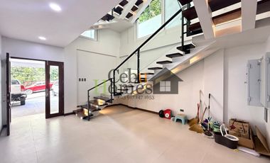 Brand New 6 Bedroom House in Maria Luisa for Sale