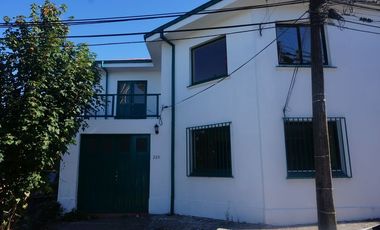 Venta de Céntrica casa para destino comercial