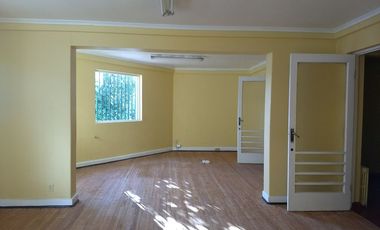 Venta de Céntrica casa para destino comercial