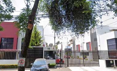 Casa en Venta dentro de fraccionamiento en Lomas Estrella, Iztapalapa.