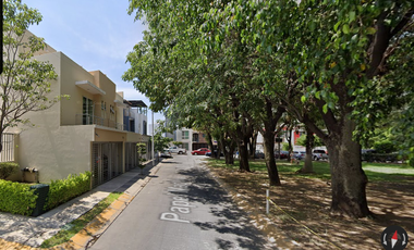 Casa ubicada en colonia Parques de Tlaquepaque Guadalajara Jalisco. Con 3 recamaras y 106m2. Muy cerca de Punto Río Nilo.