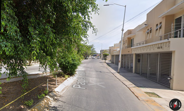 Casa ubicada en colonia Parques de Tlaquepaque Guadalajara Jalisco. Con 3 recamaras y 106m2. Muy cerca de Punto Río Nilo.