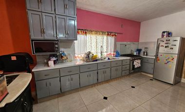 Santa Cruz del Valle Tlajomulco casa en venta amplia en esquina