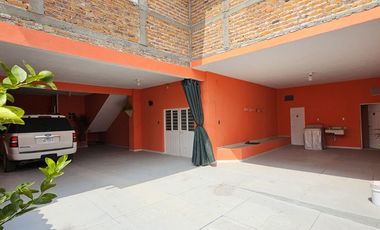 Santa Cruz del Valle Tlajomulco casa en venta amplia en esquina