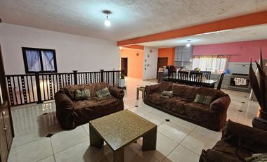 Santa Cruz del Valle Tlajomulco casa en venta amplia en esquina