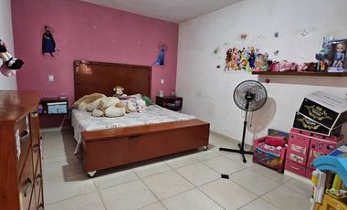 Santa Cruz del Valle Tlajomulco casa en venta amplia en esquina