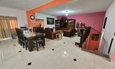 Santa Cruz del Valle Tlajomulco casa en venta amplia en esquina