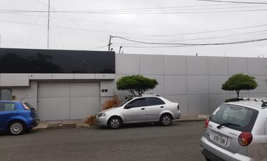 RENTO CASA PARA EMPRESA