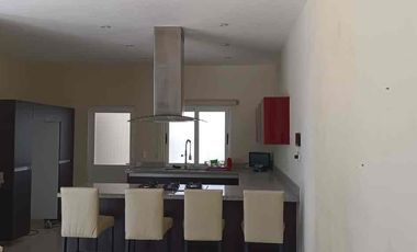 RENTO CASA SEMI AMUEBLADA