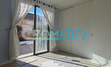 Se arrienda cómoda casa esquina con excelente conectividad y potencial comercial.