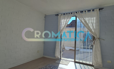 Se arrienda cómoda casa esquina con excelente conectividad y potencial comercial.