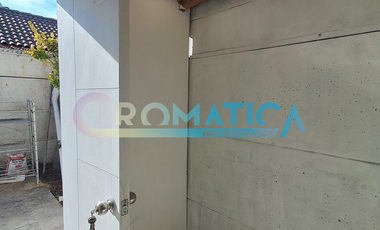 Se arrienda cómoda casa esquina con excelente conectividad y potencial comercial.