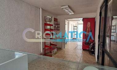 Se arrienda cómoda casa esquina con excelente conectividad y potencial comercial.