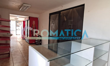 Se arrienda cómoda casa esquina con excelente conectividad y potencial comercial.
