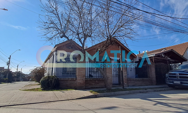 Se arrienda cómoda casa esquina con excelente conectividad y potencial comercial.