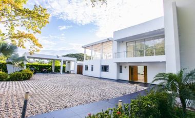 ALQUILER DE FINCA LA FLORESTA TEL3019531182 EN VILLAVICENCIO.