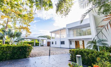 ALQUILER DE FINCA LA FLORESTA TEL3019531182 EN VILLAVICENCIO.