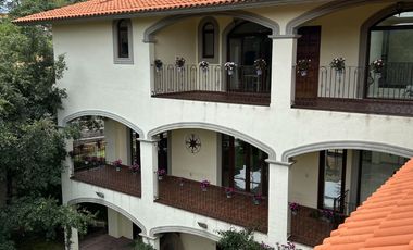 Exclusiva Finca en Venta con Elegante Diseño Mexicano y Caballerizas. Amueblada