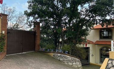 Exclusiva Finca en Venta con Elegante Diseño Mexicano y Caballerizas. Amueblada