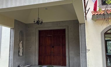 Exclusiva Finca en Venta con Elegante Diseño Mexicano y Caballerizas. Amueblada
