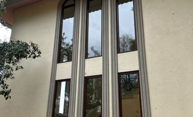 Exclusiva Finca en Venta con Elegante Diseño Mexicano y Caballerizas. Amueblada