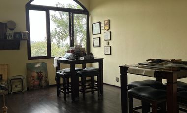 Exclusiva Finca en Venta con Elegante Diseño Mexicano y Caballerizas. Amueblada