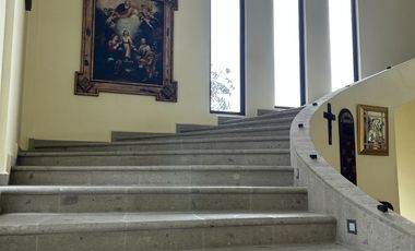 Exclusiva Finca en Venta con Elegante Diseño Mexicano y Caballerizas. Amueblada