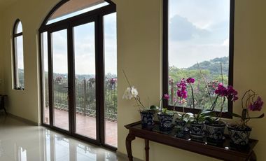 Exclusiva Finca en Venta con Elegante Diseño Mexicano y Caballerizas. Amueblada