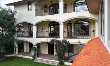 Exclusiva Finca en Venta con Elegante Diseño Mexicano y Caballerizas. Amueblada