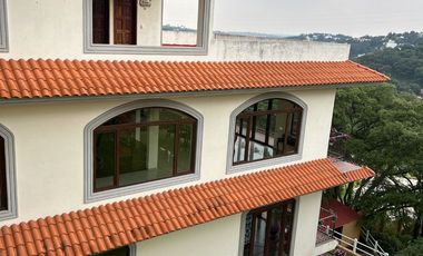 Exclusiva Finca en Venta con Elegante Diseño Mexicano y Caballerizas. Amueblada