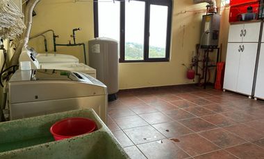 Exclusiva Finca en Venta con Elegante Diseño Mexicano y Caballerizas. Amueblada