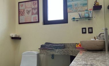 Exclusiva Finca en Venta con Elegante Diseño Mexicano y Caballerizas. Amueblada