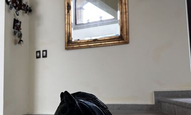 Exclusiva Finca en Venta con Elegante Diseño Mexicano y Caballerizas. Amueblada